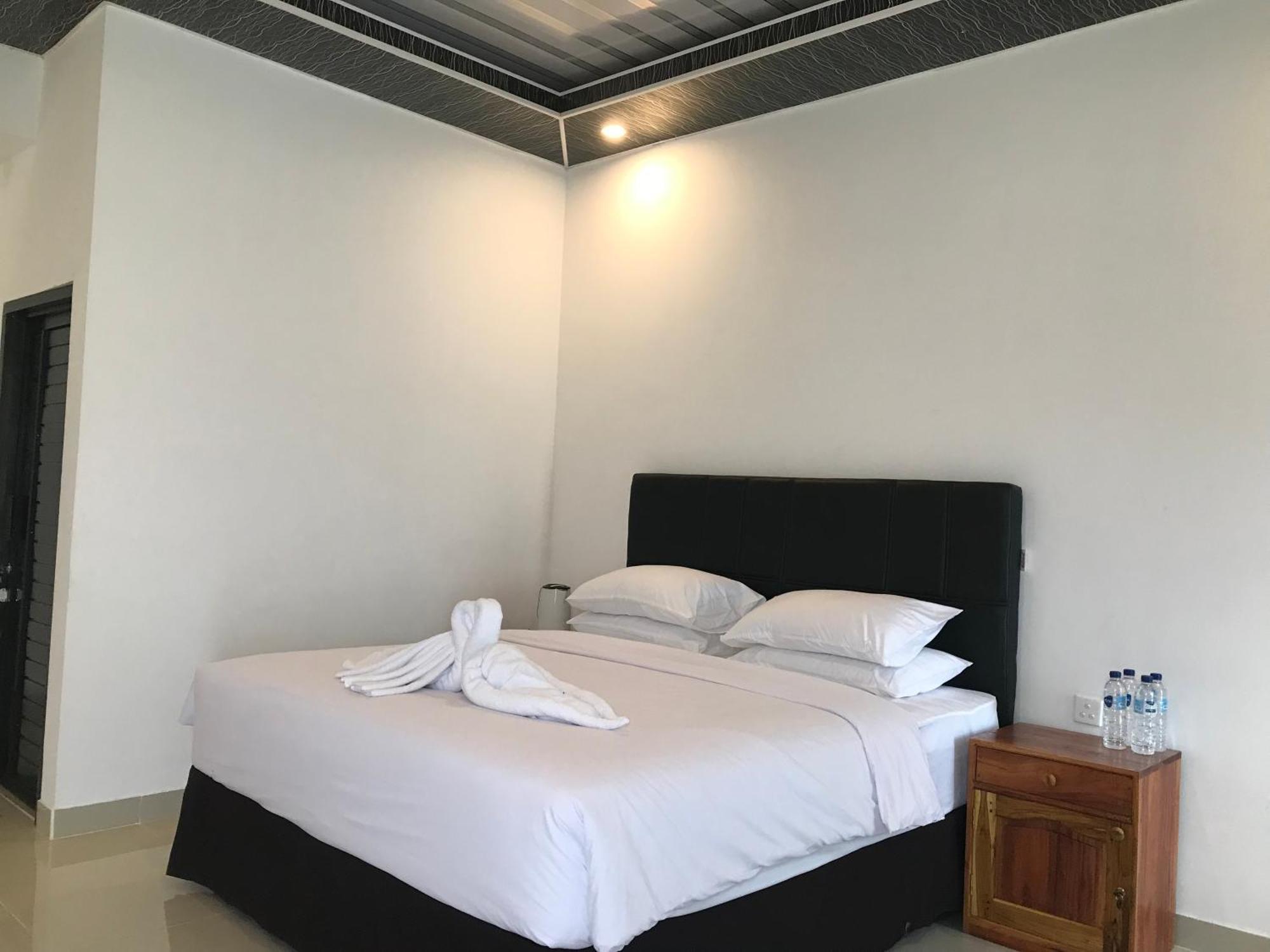 Pohon Purba Resort & Restaurant Labuhan Pandan ภายนอก รูปภาพ