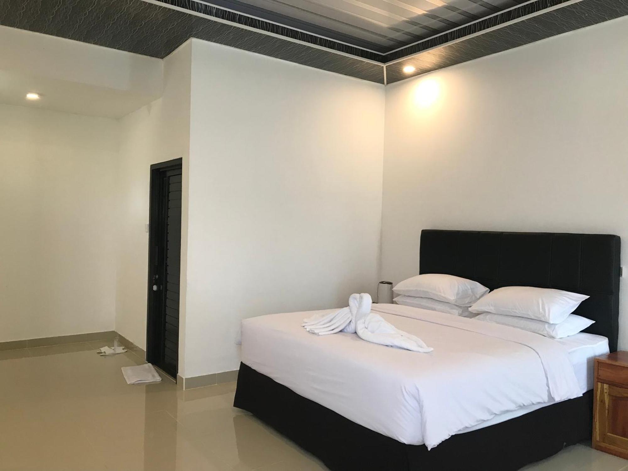 Pohon Purba Resort & Restaurant Labuhan Pandan ภายนอก รูปภาพ
