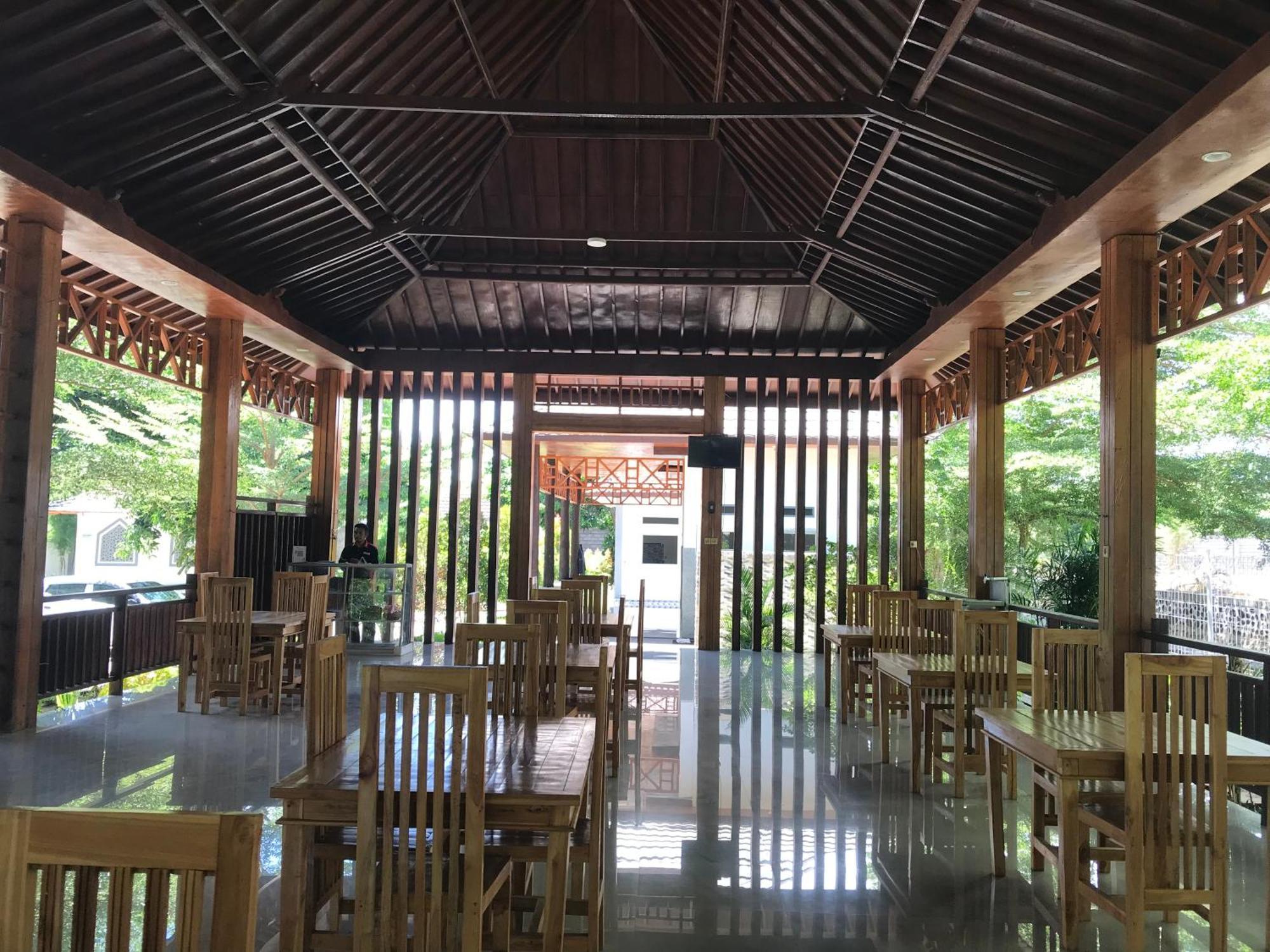 Pohon Purba Resort & Restaurant Labuhan Pandan ภายนอก รูปภาพ