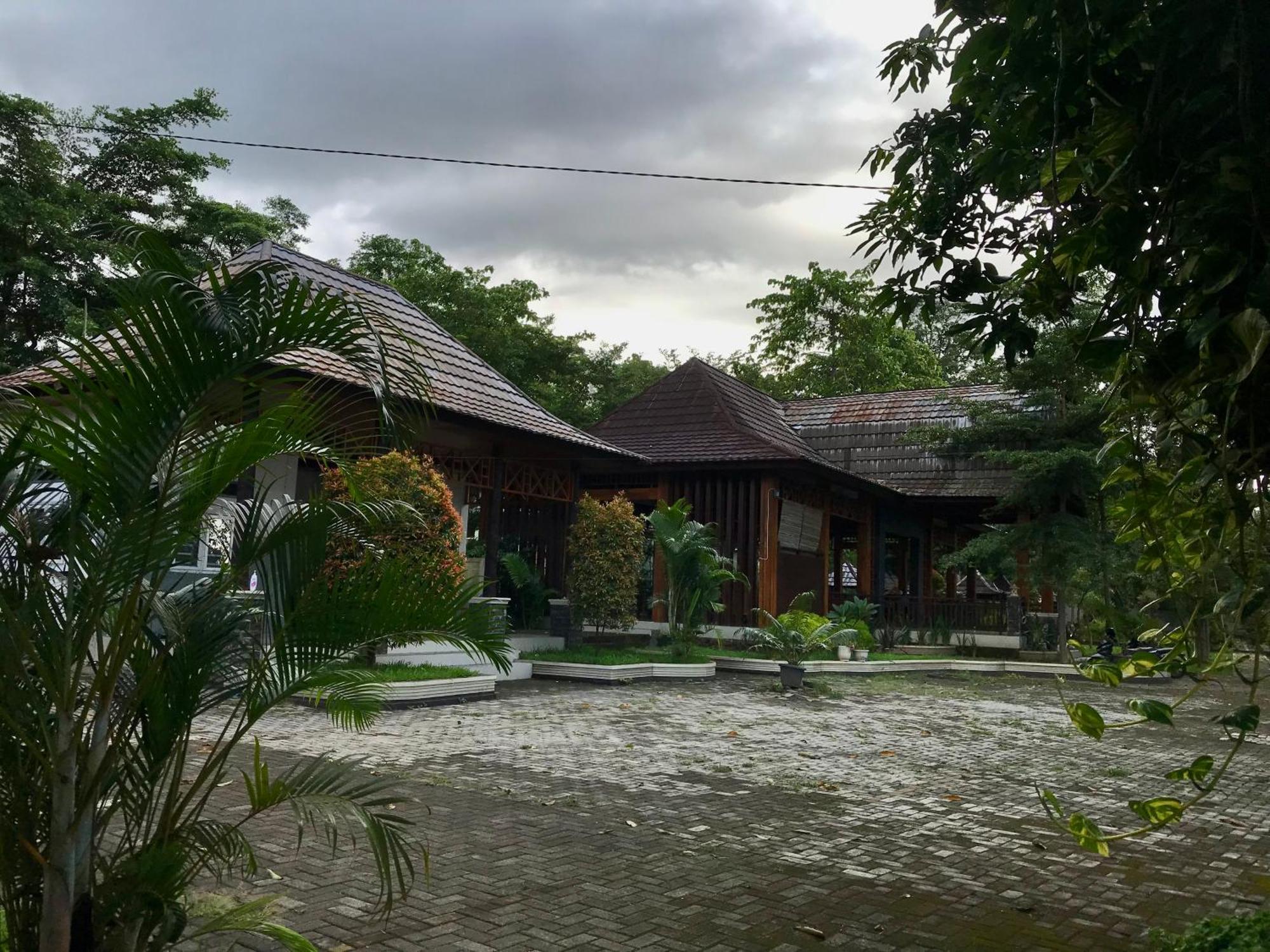 Pohon Purba Resort & Restaurant Labuhan Pandan ภายนอก รูปภาพ