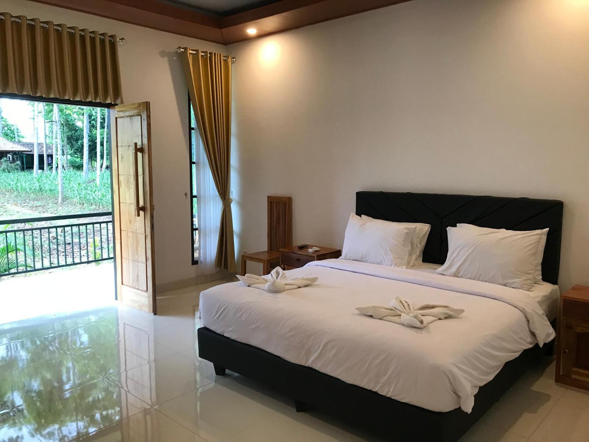 Pohon Purba Resort & Restaurant Labuhan Pandan ภายนอก รูปภาพ