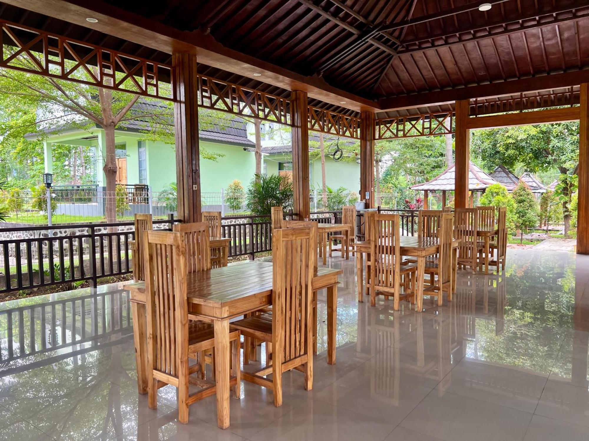 Pohon Purba Resort & Restaurant Labuhan Pandan ภายนอก รูปภาพ
